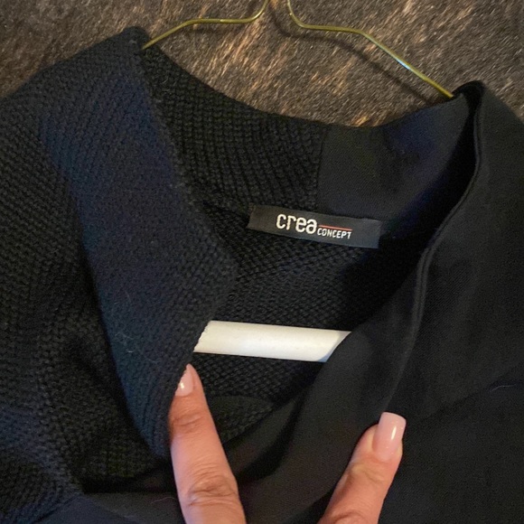 Very cool and unique sweater. Half virgin wool and the other half merino wool. - Picture 4 of 7